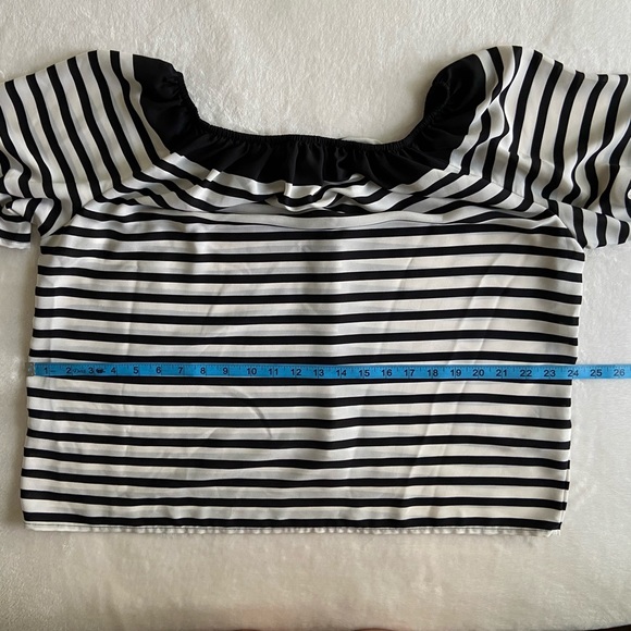 🎹 LOFT, Black & White Off-The-Shoulder Blouse - Picture 12 of 13